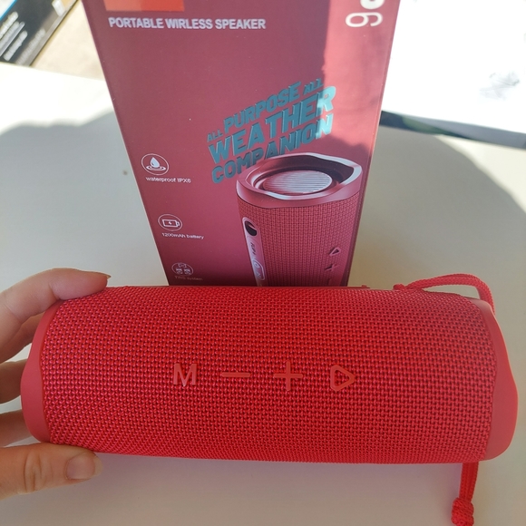 NEW Flip 6 Bluetooth Speaker RED - Picture 2 of 6